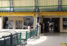 Mercado La Condamine en Riobamba presenta goteras en el nuevo techo