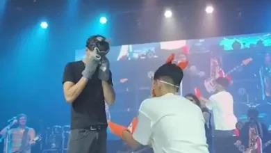 Pareja de therians se vuelve viral tras pedida de mano en concierto