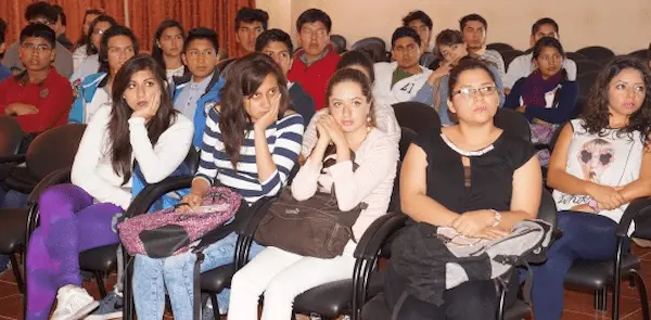 Para postular todo es de manera meritocrática, los mejores puntuados son los que ingresan o tienen un cupo en las carreras que los estudiantes postulan.