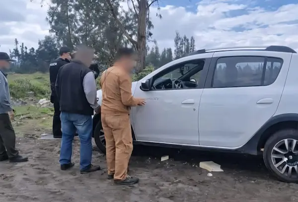 Cada que miraban al vehículo no podían creer lo que les pasó