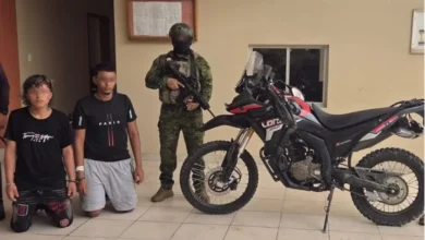 2 hombres detenidos con moto robada en La Maná.