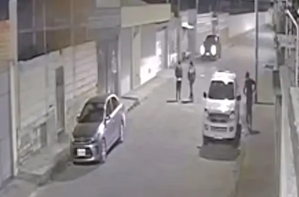 Al ver frustrado su objetivo, deciden abandonar el automotor