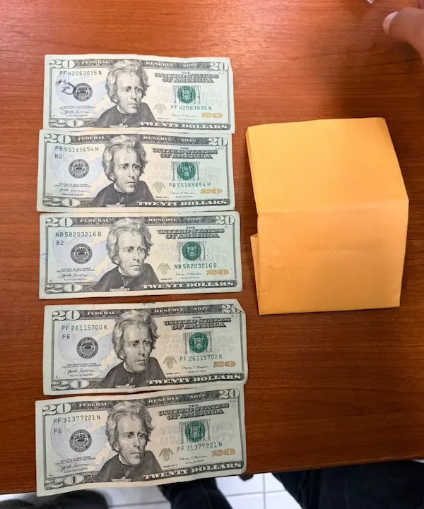 El dinero que los incriminaría en la comisión de un delito