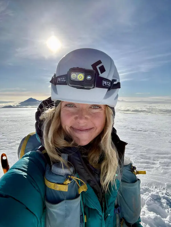Erin Ton llega a la cima del Chimborazo en solo 5 horas y 30 minutos