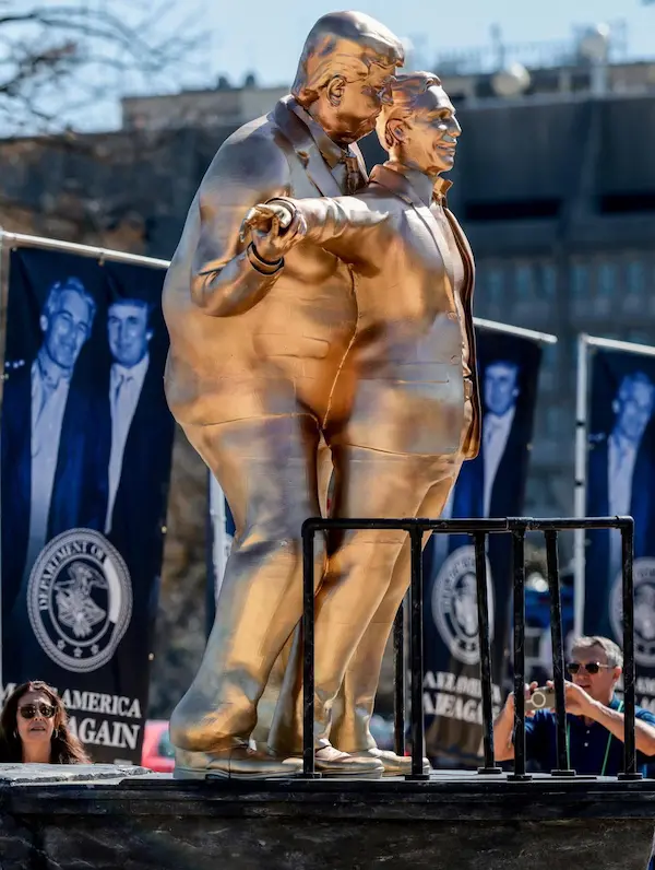 Estatua de Trump y Epstein 