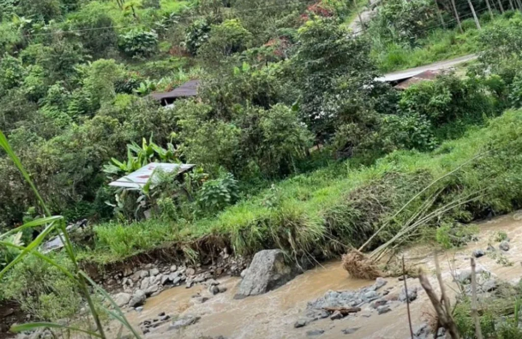 Caluma: crecida de río genera alerta en casas de Charquiyacu.