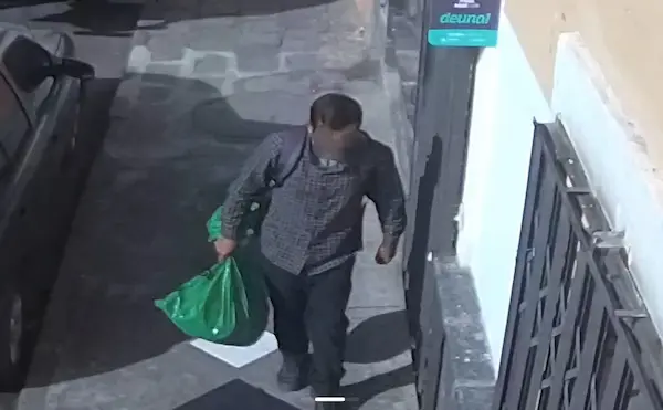 Una vez que cristalizó el delito, se retiró despacio, con calma, como si nada