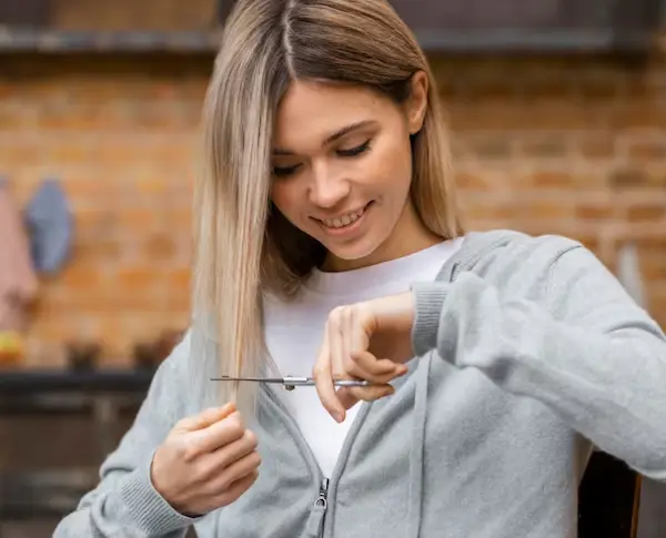 Días para cortarse el cabello en marzo 2026 según el calendario lunar