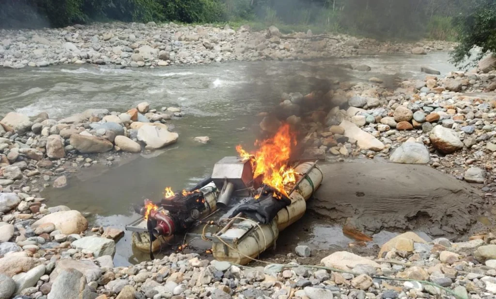 Ejército desarticula campo de minería ilegal en Limón Indanza.