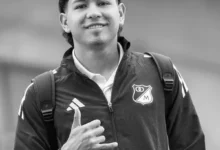 Futbolista colombiano murió tras colapsar en un partido.