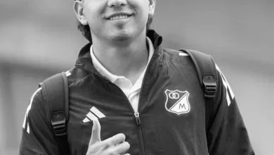 Futbolista colombiano murió tras colapsar en un partido.