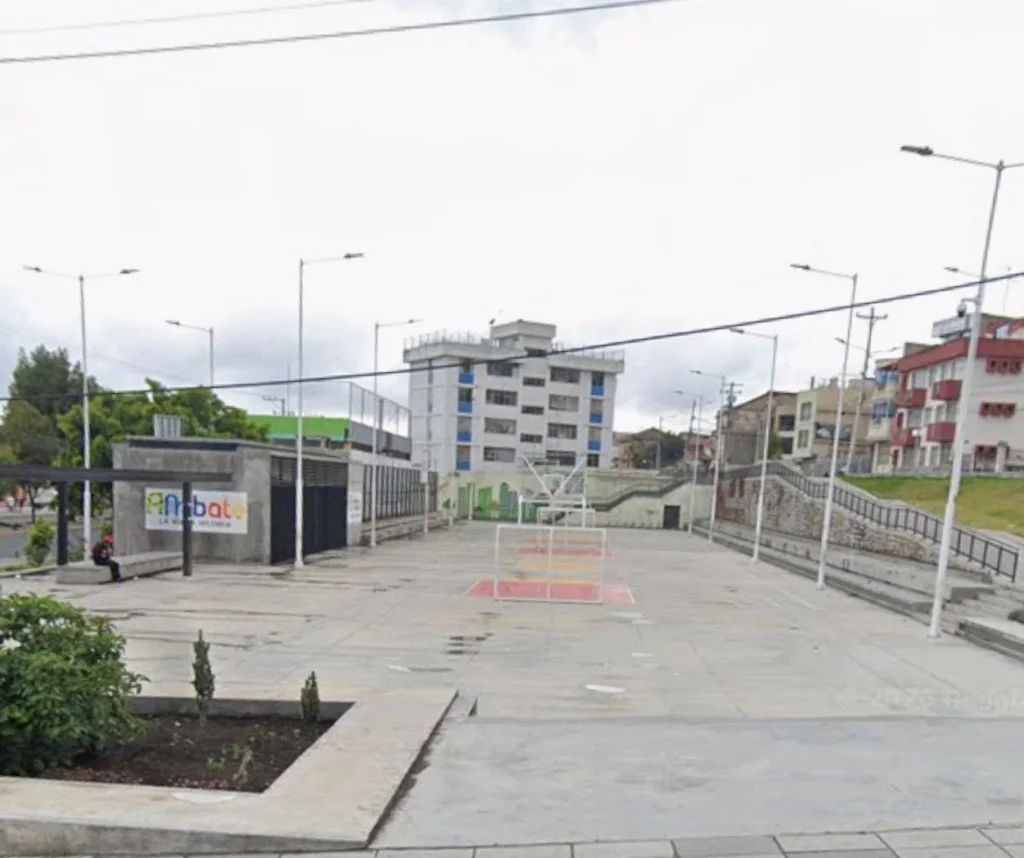 Garaje de la plazoleta Bellavista en Ambato aún no funciona.