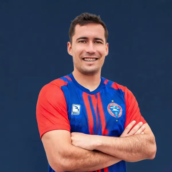 Olmedo presenta al primer fichaje de la era Sixto Vizuete.