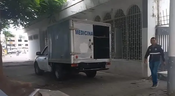 En el vehículo de Medicina Legal se transportó el cadáver