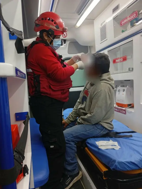 Hombre de 44 años de Chambo herido tras fuerte caída