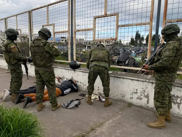 Quienes iban a comprar el papel moneda falso también fueron aprehendidos