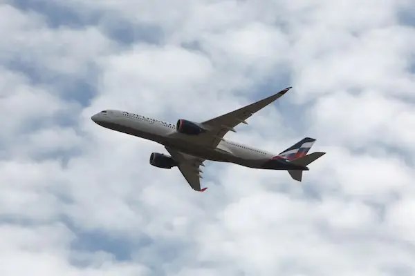 Vuelos internacionales y nacionales