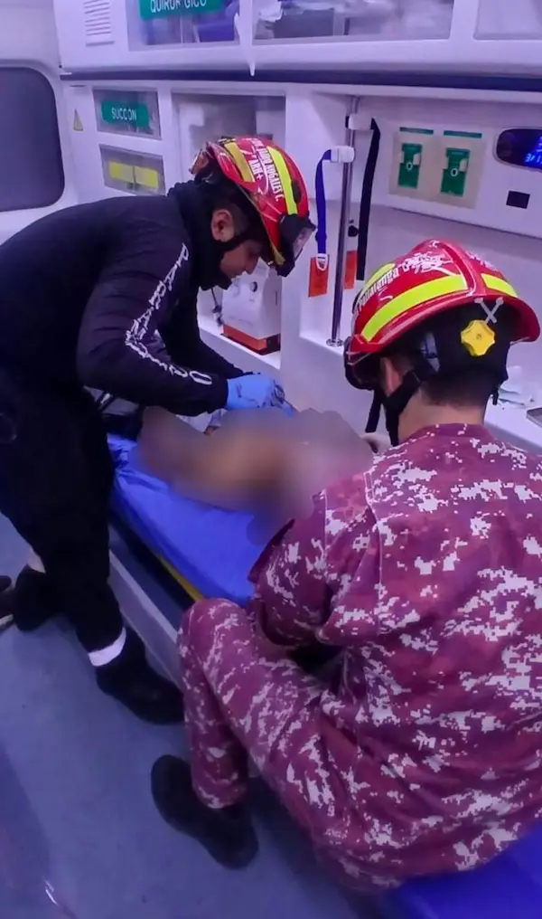 El menor fue estabilizado en la ambulancia roja