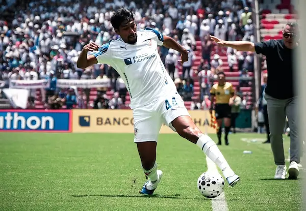 Liga de Quito visita a Libertad: dónde ver en señal abierta.