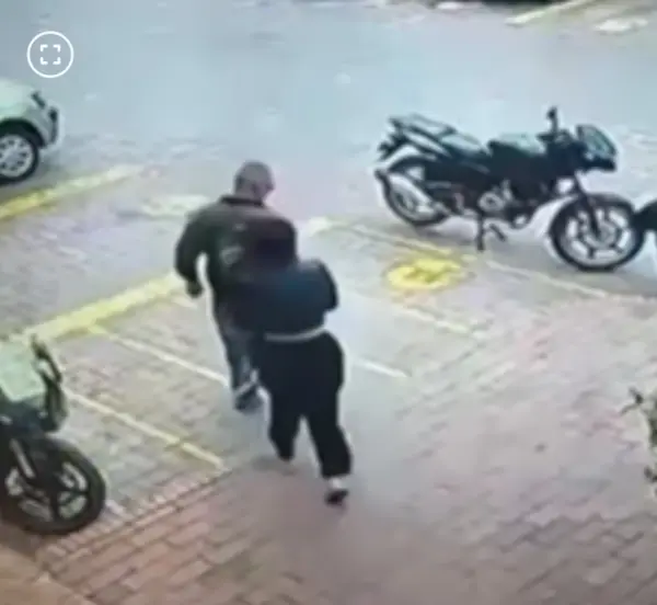 Joven apuñala a su padre de 82 años tras discusión por dinero