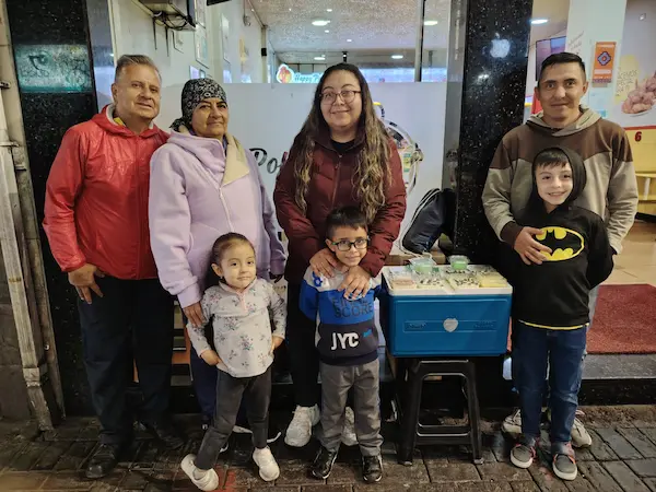 Nelson, Rocío, Johanna y Víctor, junto a sus amores