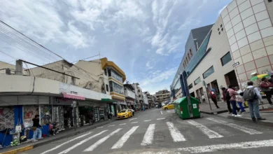 Malos olores afuera de mercados generan malestar en Ambato.