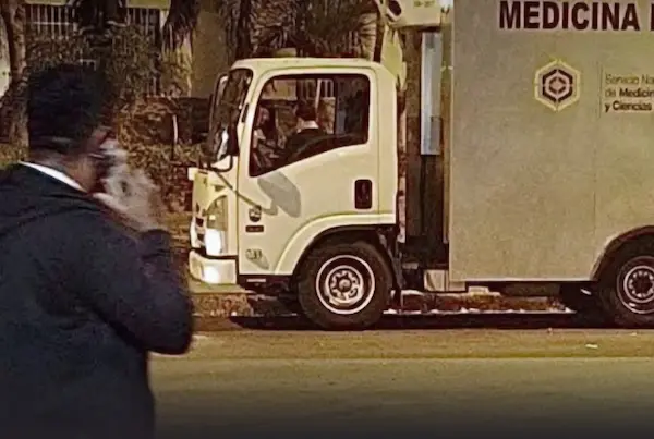El carro de Medicina Legal se llevó el cuerpo del taxista