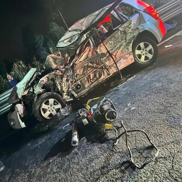 El vehículo quedó completamente destruido