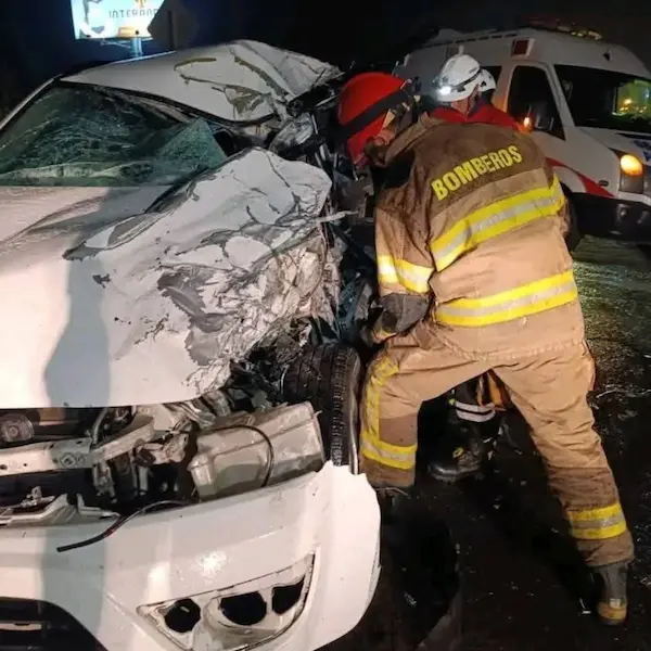 Los vehículos quedaron completamente destruidos