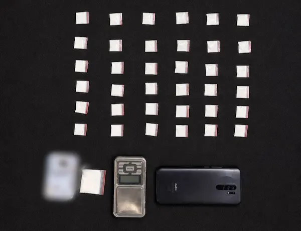 También se encontraron 148 dosis de clorhidrato de cocaína