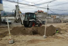 Municipio realiza trabajos de asfaltado en calles de Ambato.