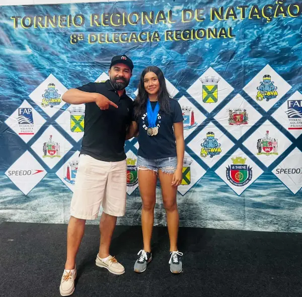 Nadadora riobambeña gana medallas de oro en torneo brasileño. FUENTE: Cortesía.