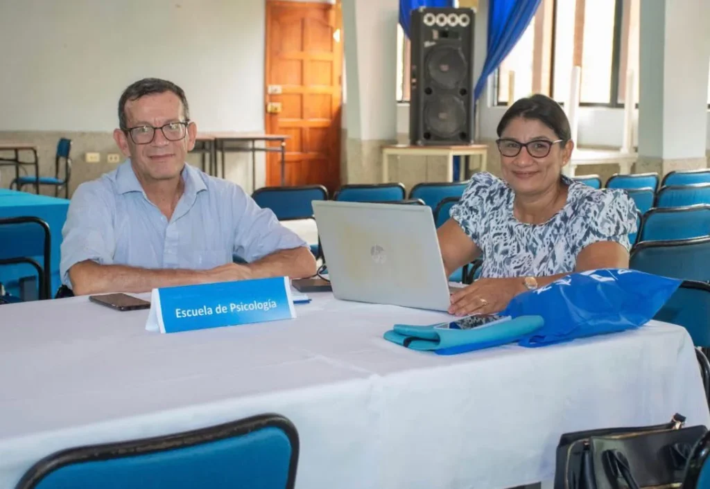 PUCE Ambato busca docentes en marzo 2026 cómo postular.