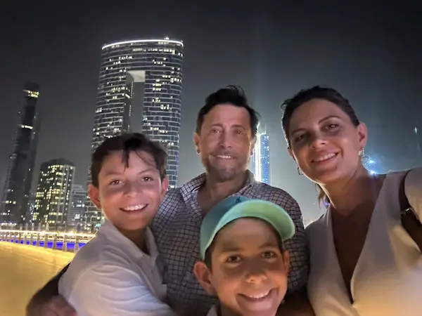 Una hermosa familia que ama a un hermoso país que les ha abierto de par en par su corazón