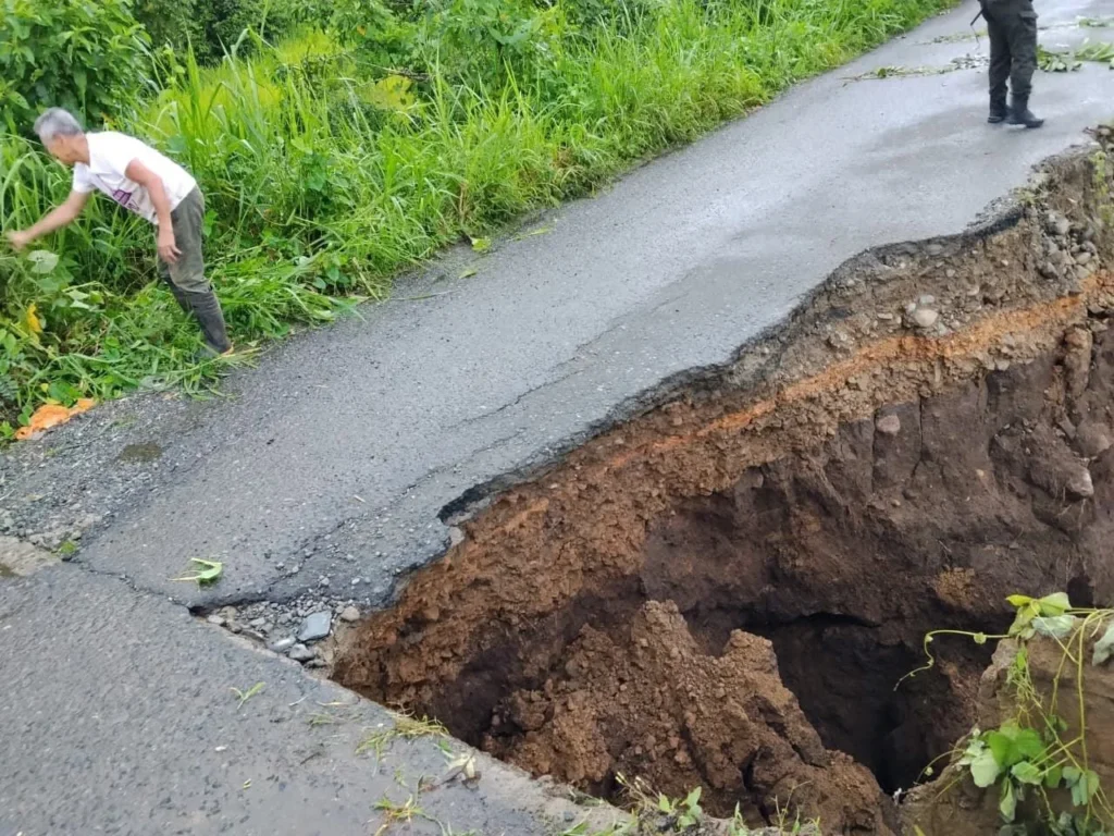 Puente Chávez en Echeandía está al borde del colapso.
