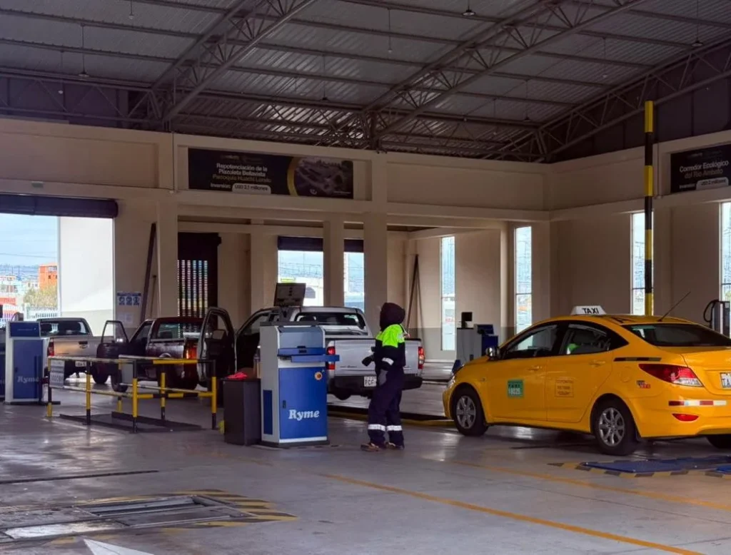 Servicio de matriculación vehicular se reactiva en Ambato.