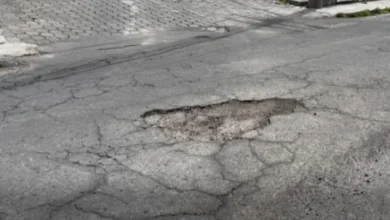 Usuarios alertan sobre el incremento de baches en Latacunga.