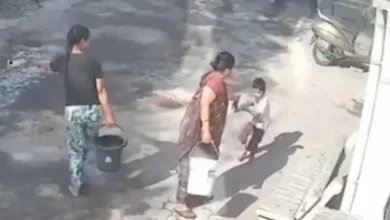 Video | Mujer quema con agua hirviendo a un niño de 5 años
