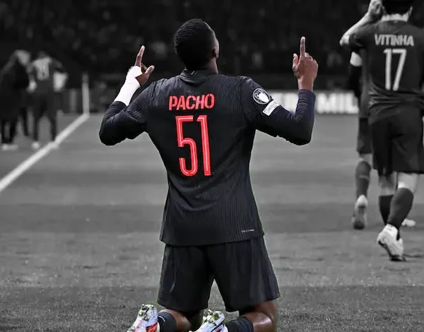 ¿Por qué Willian Pacho usa el número 51 en el PSG? FUENTES: PSG.
