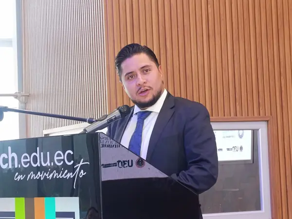 Alejandro Lalama, docente de economía, en la presentación de la agenda.