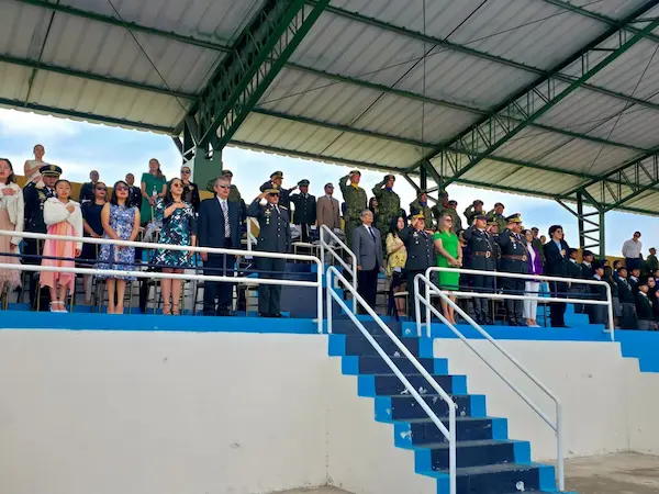 Autoridades civiles y militares fueron parte del acto.