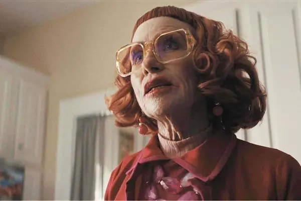 Amy Madigan gana Mejor Actriz de Reparto por “Weapons”