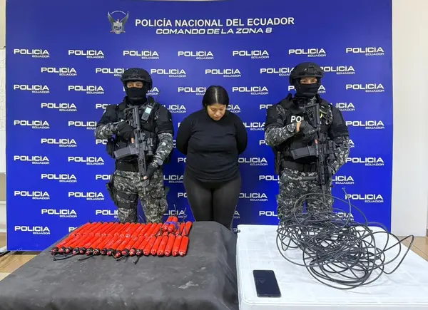 Detienen a mujer con explosivos en centro comercial de Guayaquil