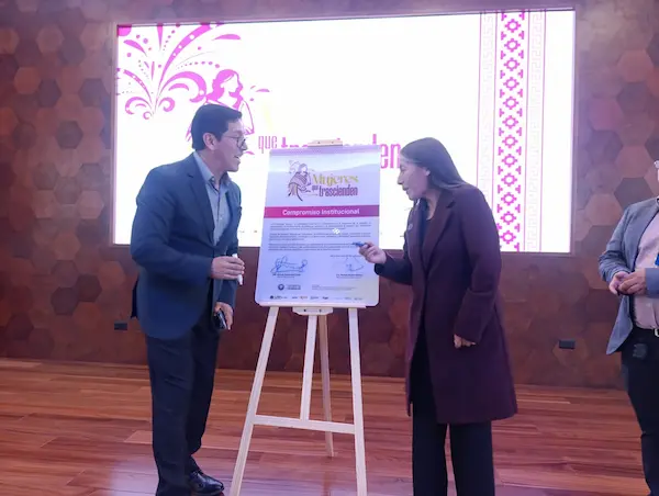 Nicolay Samaniego y Miryam Murillo firmaron un convenio institucional.